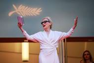 Na snímku z úterního červeného koberce na slavnostním zahájení festivalu v Cannes je herečka Meryl Streep.