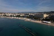Pohled na Cannes, dějiště filmového festivalu.