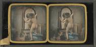 Félix Jacques Moulin: Ženský akt líbající svůj obraz v zrcadle (cca 1854, původní rámování ručně kolorované stereografické daugerrotypie). Ze sbírek Muzea J. Paula Gettyho v Los Angeles.