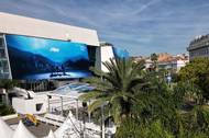 Pohled na Festivalový palác v Cannes, hlavní dějiště přehlídky.