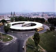 Na konec zajímavá autobusová nádraží v Maďarsku. Toto se nacházejí v Egeru, fotka je z roku 1978...