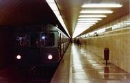 Budapešťské metro je významně starší než to pražské. Nejstarší linka otevřela už v roce 1896, další dvě linky ale byly dobudovány až za socialismu. První byla uvedená do provozu v roce 1970, druhá o šest let později. V roce 2014 pak otevřeli linku číslo čtyři.