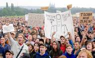 Na Letenské pláni v Praze nedaleko sídla ministerstva vnitra se 3. srpna odpoledne sešly tisíce mladých lidí.