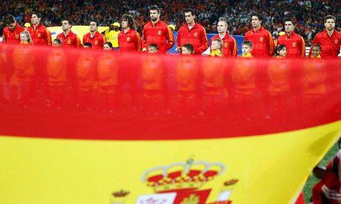 Pojďme se ale od oslav vrátit o pár dní zpět, kdy tým vedený Vicentem del Bosquem vyhrál finálový zápas. Zasáhlo do něj tehdy 14 fotbalistů.