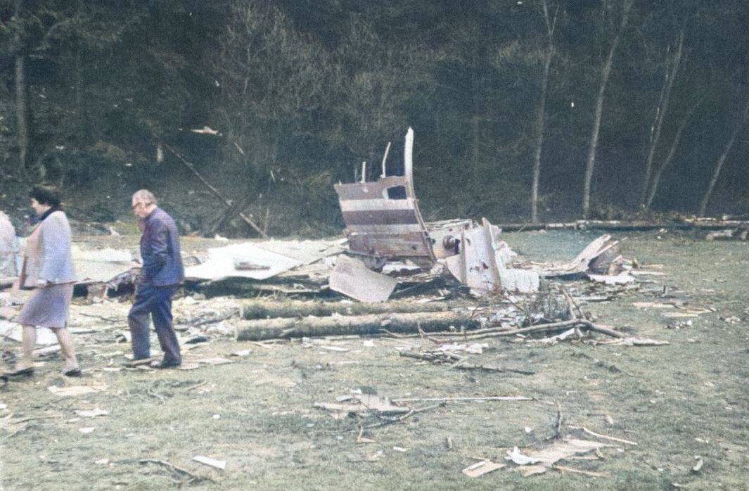 … (kolorovaná fotografie)