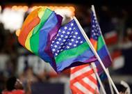 Harrisová zároveň připomněla, že během radostných oslav je potřeba uctít také památku těch, kteří byli kvůli své sexuální orientaci zabiti. Připomněla například střelbu v nočním klubu v Orlandu v roce 2016.