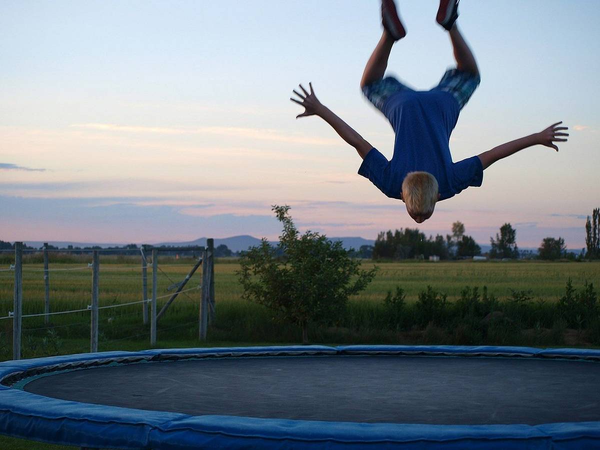 Od pátku 21. dubna budou po zimní pauze opět otevřeny venkovní trampolíny pro děti naproti sokolovně. Přijďte si užít skákání na čerstvém vzduchu!