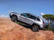 Spojka však byla dimenzovaná robustněji a v krajní situaci přenesla na zadní kola skutečně všechnu dostupnou sílu motoru, což konkurenční systémy zdaleka nedokázaly. Také stabilizace uměla jemněji pracovat s přenosem síly při vyvěšení jednoho kola na nápravě.