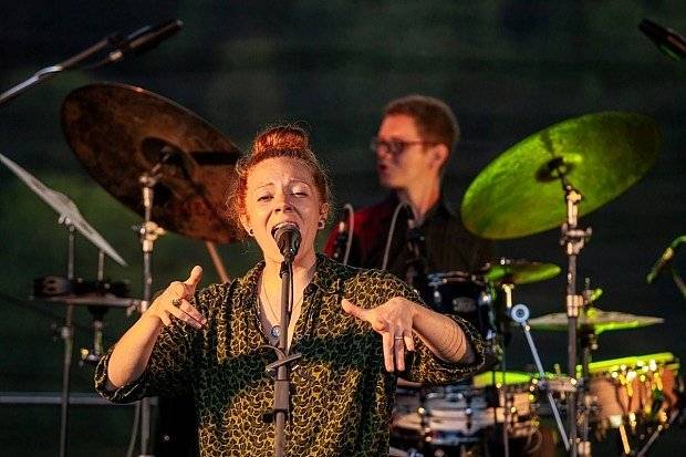 Chilli Chilli Bar, Karlovy Vary – čtvrtek 7. března od 19.30 – KUFFR – folk/ Karlovarsko
Rocková Dvorana, Loket – pátek 8. března od 20:00 – MARTIN ČÁRNÝ BAND – rock, pop/ Krajková, HLAVOLAMY – pop, rock/ Karlovy Vary
U Průšů, Karlovy Vary – pátek 8. března od 19:00 – QUO VADIS – hard rock, heavy/ Cheb
Lidový dům Karlovy Vary – Stará Role – pátek 8. března od 20:00 – KRUCIPÜSK – crossover/ Liberec, HEJTMAN – crossover, heavy/ Praha
Klub Máčko, Karlovy Vary – sobota 9. března od 20:00 – VISION DAYS – punk, ska/ Brno, ADHD HELMUT – garage, punk/ Hájek
Club Na Dvorku, Mariánské Lázně – sobota 9. března od 20:00 – MONKEY BUSINESS – funk, pop, rock /Praha
Hospoda U Lípy, Velichov – sobota 9. března od 20:00 – LUCIE REVIVAL – revival/ Praha
Bar Bernard, Nová Role – sobota 9. března od 20:00 – ZNOUZECNOST – punk/ Plzěň, JÁ JEŠTĚ NEVIM – punk/ Toužim
Jakoby Kavárna, Ostrov – sobota 9. března od 20:00 – ELDAR – keltský folk/ Praha
Klub Paderewski, Karlovy Vary – pondělí 11. března od 19:30 – YO SOY INDIGO – jazz, rock, arabian folk/ USA