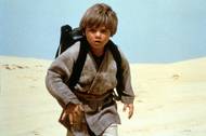 Podle serveru The Hollywood Reporter nepřestal Jake Lloyd s herectvím proto, že by jej otrávily reakce fanoušků Star Wars. "Vždycky měl Star Wars rád. Lidi si myslí, že je nenávidí, ale naopak, on to miluje," potvrzuje nyní matka, podle níž syn nedávno viděl pár epizod seriálu Ahsoka a dostal hračku s podobiznou hlavní hrdinky. Stejně tak si Lisa Lloyd nemyslí, že u chlapce propukla schizofrenie kvůli stresu z natáčení Star Wars. "Bývalo by se to bylo stalo tak jako tak," říká s dodatkem, že schizofrenií trpěla mužská část rodiny. "Asi jsou to genetické predispozice," odhaduje.