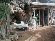 Do budoucna plánují dodělat ještě venkovní kuchyň s kamennou pecí na pizzu a chleba, malý zahradní úložný prostor na nářadí a ještě jednu terasu s posezením.