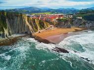 Zumaia je malé město v Baskicku. Město má dvě pláže, které jsou zajímavé pro geology, protože se nacházejí mezi nejdelší soustavou souvislých skalních vrstev na světě. Tyto útvary se nazývají flyš.