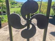 Lauburu (z baskického lau, "čtyři" + buru, "hlava") je nejznámější tradiční symbol Baskicka. Mnoho baskických domů a obchodů si tento symbol dává na dveře nebo brány jako jakýsi talisman.