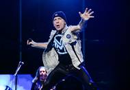 Vystoupením pětašedesátiletého Bruce Dickinsona (na snímku), zpěváka světoznámé britské kapely Iron Maiden, tento čtvrtek večer ve Vizovicích na Zlínsku vyvrcholil první den festivalu Masters of Rock.