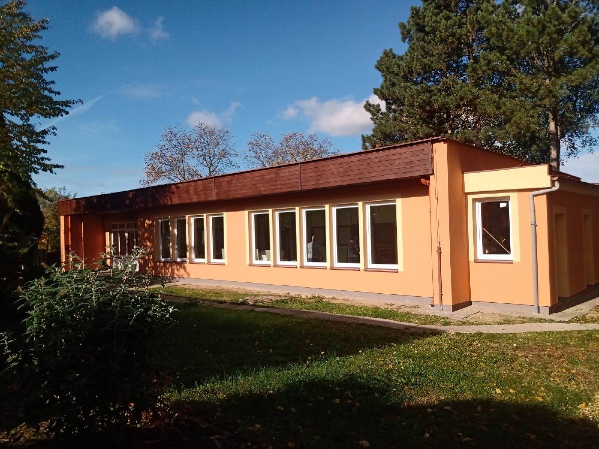 Ve středu 19.6.2024 se uskutečnil Den otevřených dveří v opraveném pavilonu II. MŠ spojený s výstavou Na plotě žáku ZŠ a povídáním o " Pohádkách od Vačkáře" ve školní jídelně. Poděkování všem organizátorům i zúčastněným.