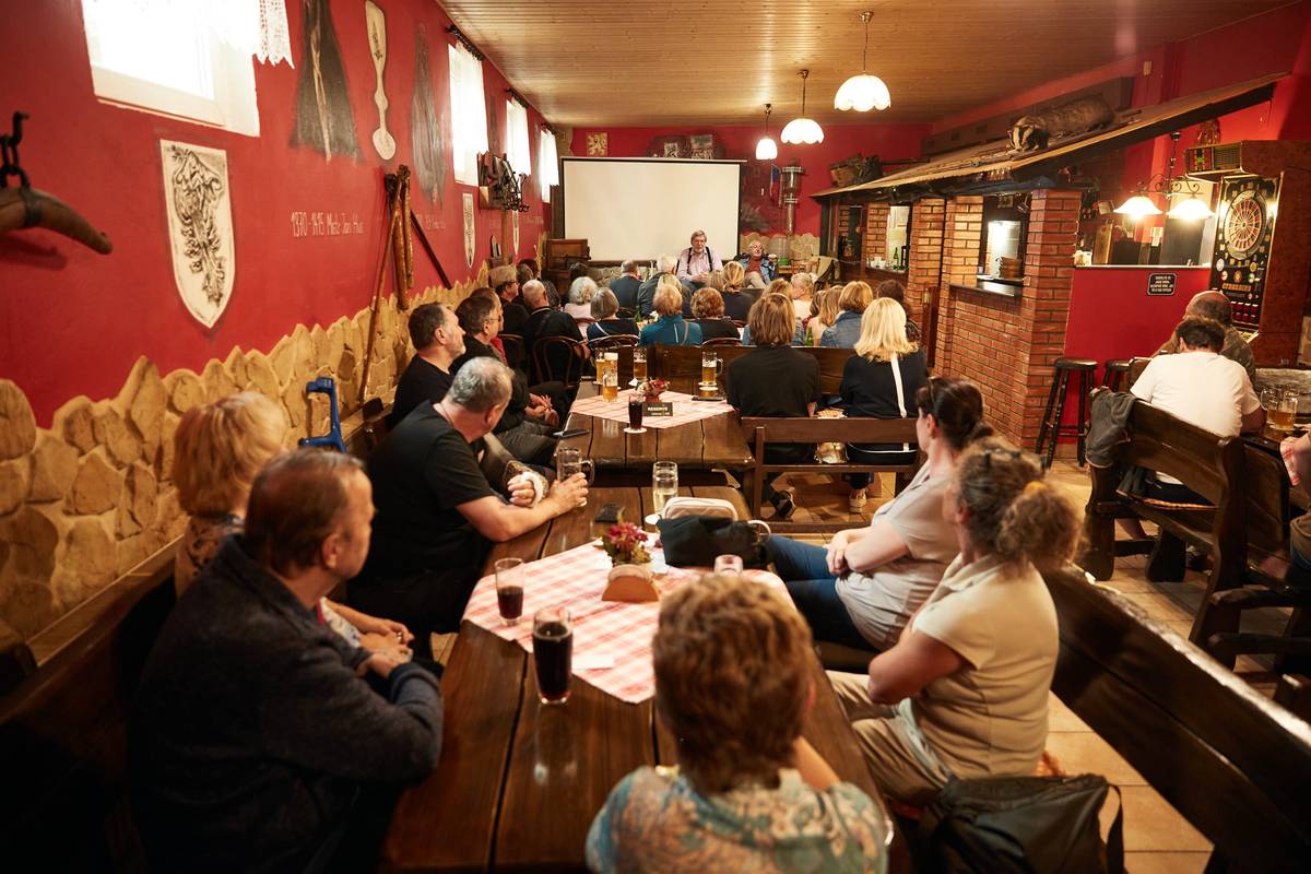 Bude řeč o léčitelích,  proutkařích, jasnovidcích a dalších lidech se zvláštními schopnostmi. Setkání se koná v sobotu 28.9.2024 od 17.00 v hospodě Vlastenec v Březové. Viliam Poltikovič je dokumentarista, spisovatel a člověk, který poznal mnoho osobností se zvláštním nadáním. Tito lidé nám otevírají málo zmapovaný svět duchovních schopnosti člověka. Součástí setkání je promítání ukázek z filmu Možnosti psychotroniky.  V rámci přednášky bude i prostor pro dotazy účastníků.