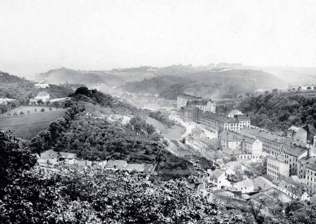 Někdejší dělnická osada Buďánka vznikla na hranici tehdy samostatných obcí Smíchov a Košíře.