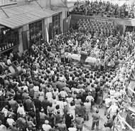 Slavnostní shromáždění v závodě Tesly, rok 1952.