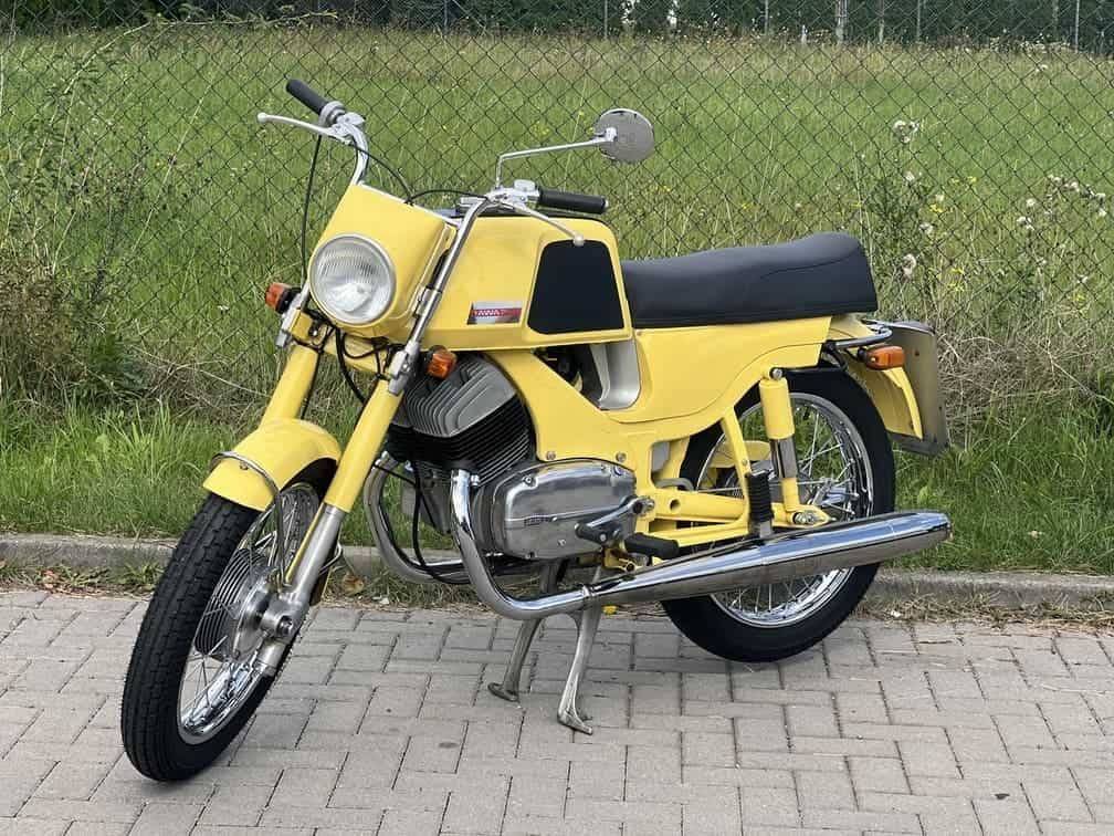 Jawa 250/623 Bizon je ceněný veterán. Tento kousek z roku 1971 je po renovaci, provozuschopný a má původní, již odhlášené doklady.
