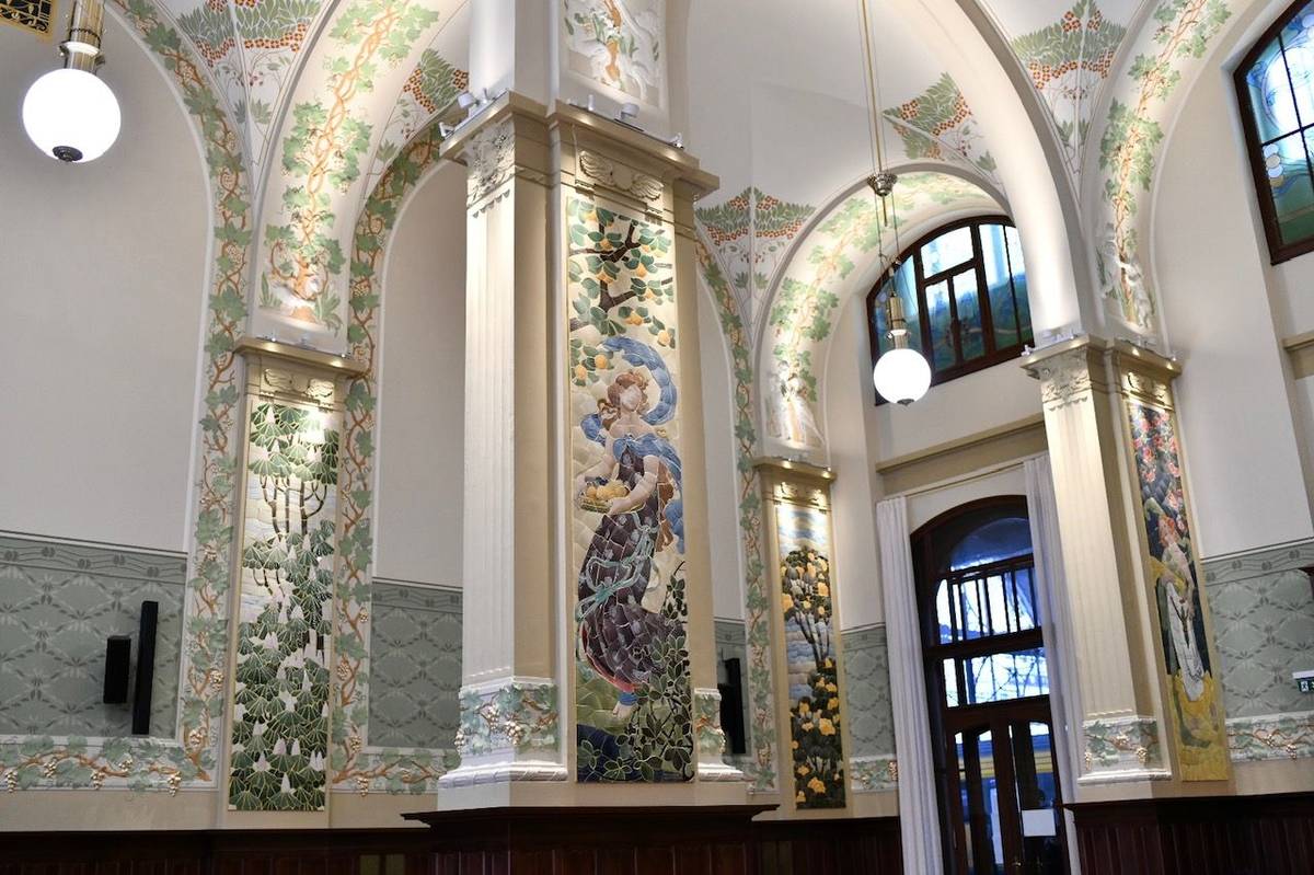 "Na hlavním nádraží ale ještě nekončíme. Je před námi druhá etapa stavby, během které dojde na renovaci jižní části Fantovy budovy a také jejích vyšších pater. V rámci společného projektu Nový hlavák provedeme rekonstrukci nové odbavovací haly a revitalizaci okolí,“ řekl Svoboda.