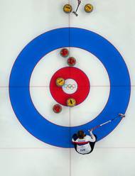 Český pár po většinu zápasu prohrával. Po sedmi z osmi endů dokonce v poměru 3:6.