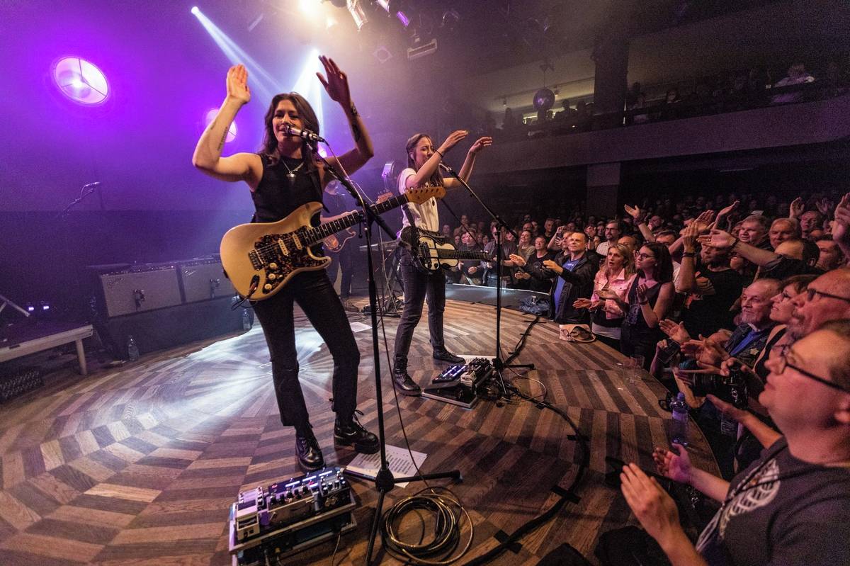 Rebecca a Megan Lovellovy.