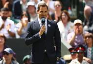 "Cítím se divně, když tu stojím v obleku. Doufám, že se sem ještě jednou vrátím. Chybí mi to," dodal muž, který Wimbledon vyhrál osmkrát mezi lety 2003 a 2017.