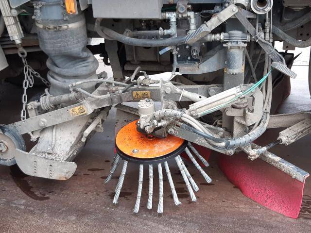 Pracné ruční a také na bezpečnost problematické čištění je minulostí. Likvidace plevele na rušných komunikacích je pro pracovníky údržby bezpečnější.
                              Číst dál...