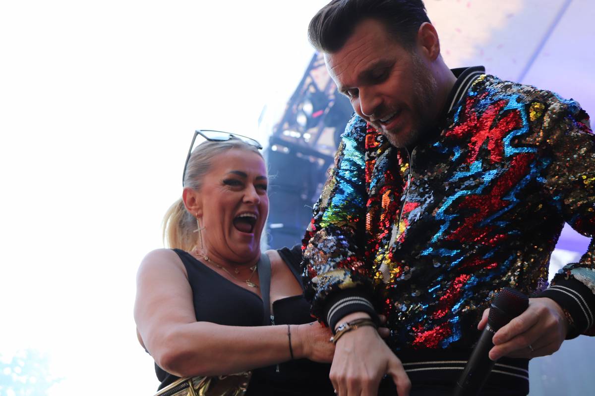 V rámci oslav osmistého výročí města proběhly v pátek 26. a v sobotu 27. května 2023 Dny města Orlové.
Sobotní program v letním kině nabídl vystoupení známých hudebních interpretů. K vidění byla skupina Duo Jamaha, zazpíval zpěvák Václav Noid Bárta, poté nás pobavili svým vystoupením Vojtěch Dyk, Jakub Prachař a Jan Maxián.
Ve...