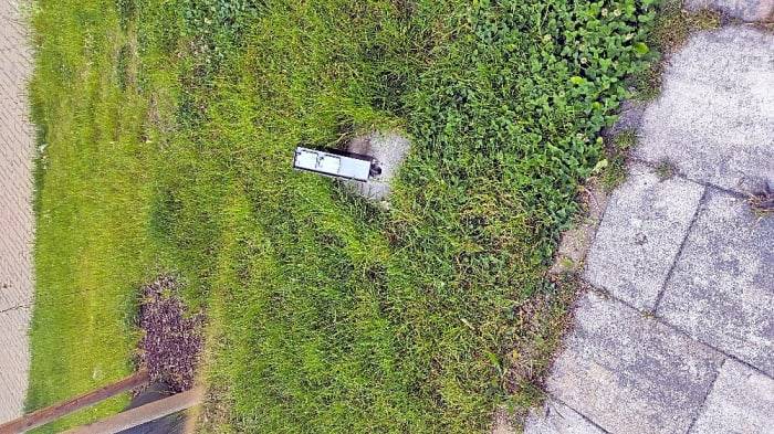 Dobrý den, sloupek byl nově ukotven. Případná výměna za jiné technické řešení bude provedena.