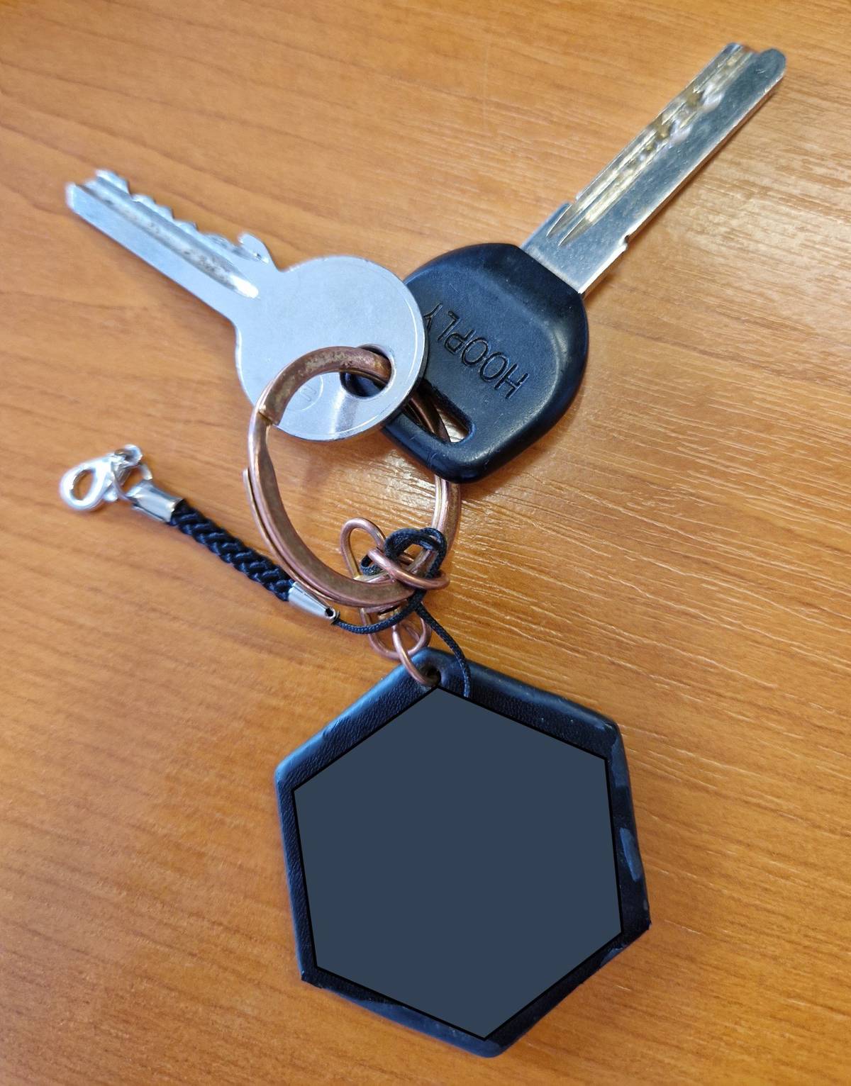 ❗️ZTRÁTY A NÁLEZY❗️🔎
V zámecké zahradě byly nalezeny klíče. 🔑
Majitel si je může vyzvednout na podatelně Městského úřadu Chrast a jistě bude vědět jaké souhvězdí je na přívěšku. 🤔