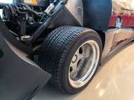 Václav Král pro ně jel svým Favoritem na hranici do Rozvadova, kam mu je firma přivezla ze Švýcarska. Jiří Král vzpomíná, že se sada čtyř kol do škodovky málem nevešla.