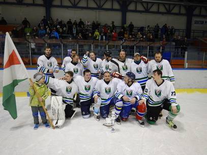 Milovníci amaterského sportu, věrní příznivci střítežského hokeje,
zveme Vás na zimní stadion do Valašského Meziříčí, kde v sobotu 2.3. od 16 30 hod zahájí naši hokejisté nadstavbovou část amaterské hokejové ligy.
V úvodním kole se postaví proti odvěkému rivalovi z Partutovic, týmu Noel.
Neváhejte a dojeďte podpořit náš hokejový tým. Odměnou Vám bude nezapomenutelný hokejový zážitek.