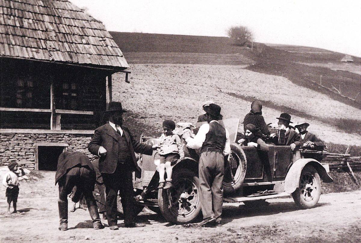 Místní dopravu v Toruni u Volového zajišťoval osobní automobil.