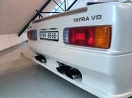 K bílé Tatře si její majitel objednal jiné koncovky výfuku.