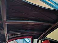 Základem laminátové karoserie je ocelová trubková konstrukce.