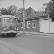 Autobusy a trolejbusy pod polskými značkami obecně často pocházely z licenční spolupráce. Třeba Jelcz 043 a příbuzní, to byla v základu Škoda 706 RTO, polský model je ale možné poznat podle vystouplých předních světel.