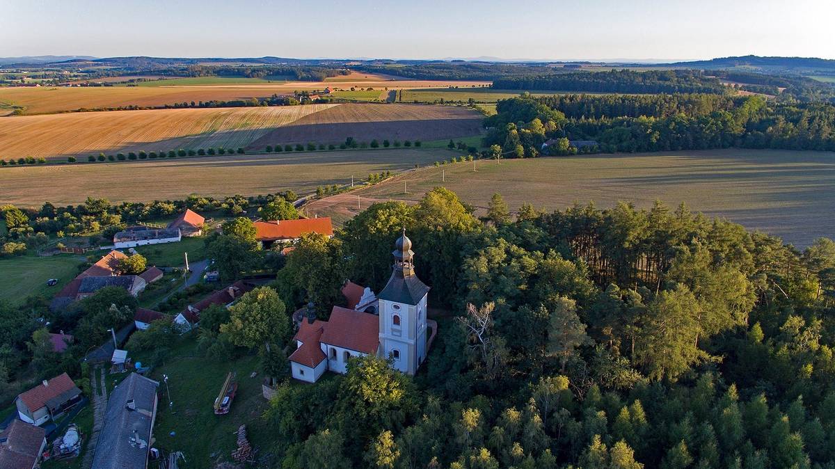 AGROSPOL, v.o.d Bubovice hospodařící na zemědělských pozemcích v k.ú. Stražiště informuje o leteckém postřiku kukuřice v termínu 26.6.-7.7.2024 (následně bude po 14 dnech zopakován). Použitá biologická ochrana TrichoLet je bezpečná, netoxická a neobsahuje chemické pesticidy.