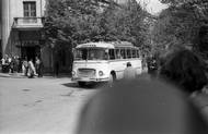 Věděli jste, že i Jugoslávie měla vlastní značky autobusů? Nebyla jen jedna, toto konkrétně je typ slovinské firmy Avtomontaža vyráběný v kooperaci s výrobcem TAM. Jde o model 3000 C z druhé poloviny 50. let. Vyfocen byl ve městě se jménem Sremski Karlovci.