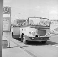 Turisticky atraktivní byly kabriolety vyrobené z autobusů, které se různě napříč východním blokem objevovaly. Tento vyrobil polský Jelcz.