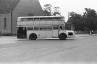 V NDR bylo vůbec možné potkat zajímavé prostředky hromadné dopravy. Třeba patrové autobusy Do 54 a pozdější nástupce Do 56, které vznikly v 50. letech na popud berlínského dopravního podniku, podobný typ autobusů měl v Německu historickou tradici. Základem byla rovněž nákladní IFA H6 a jezdit vydržely až do první poloviny 70. let.