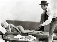 Po Vadimově filmu začala Brigitte Bardot dostávat spoustu nabídek na snímky plné sexu a vášně. Zdaleka ne každý byl alespoň průměrný. Výjimku představovalo Pohrdání z roku 1963, které podle knihy Alberta Moravii režíroval Jean-Luc Godard (na fotografii je herečka s Michelem Piccolim).