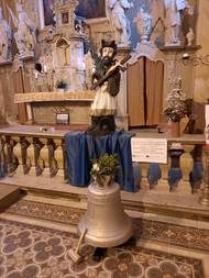 Před Vánoci se tu konalo slavnostní svěcení zvonu a sochy sv. Jana Nepomuckého.