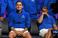 Televizní kamery odhalily, že během vzpomínkového videa i během Federerova proslovu, na lavičce u kurtu pláče dojetím i jeho rival Nadal.