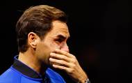 Poté přišel na řadu proslov, ve kterém Federer přiznal, že i když to tak nevypadá, loučí se šťastný a ne smutný.