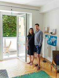 Toto je snímek z velkého projektu o dostupnosti, budoucnosti, negativech i pozitivech nájemního bydlení v Česku, na kterém jsme pracovali společně s kolegy z Magazínu Aktuálně.cz. Na snímku jsou Jan Kopkáš a Jana Šerá, kteří dlouhodobě bydlí v nájmu v Brně.