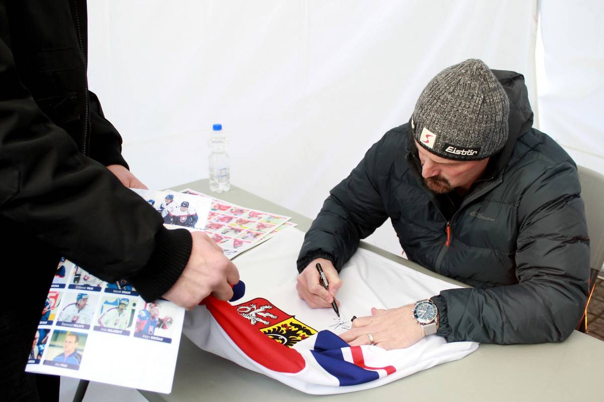 ... nebo Milan Hejduk, který jinak tráví většinu času ve Spojených státech, kde se po hráčské kariéře usadil.