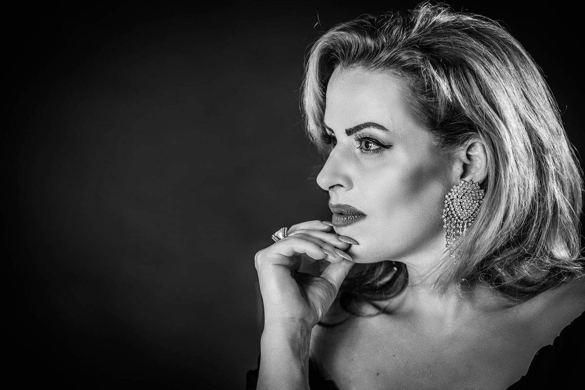 Zveme Vás do SPOLEČENSKÉHO DOMU BŘIDLIČNÁ na jedinečný hudební zážitek! 
Hvězdy, které nehasnou v podání brněnské zpěvačky KRISTÝNY ŠEBKOVÉ, zazní slavné písně Edith Piaf, Barbra Streisand, Lara Fabian, Judity Čeřovské, Hany Hegerové, Marty Kubišové, ADELE a hity skupiny ABBA.
 
Tento koncert je pro všechny milovníky hudby, tance a vášnivé posluchače písní, které zanechaly nezaměnitelnou stopu ve světě populární hudby. 
 
Přijďte strávit večer plný emocí a melodií, které vás zahřejí u srdce.
 
 
Hostem tohoto koncertu bude mladá talentovaná šestinásobná mistryně České republiky a mistryně světa pro rok 2022 v Baletu - Karolína Polášková.
 
 
Vstupenky v ceně 290,- Kč lze zakoupit v restauraci Společenského domu Břidličná, nebo na https://www.ticketportal.cz/.../Kristyna-Sebkova-a-Hvezdy...
 
POZOR!POZOR!POZOR! - v sále Společenského domu bude nová výmalba, budou nainstalovány akustické panely a závěsy a budou i nové židle!!!
 
 
Těšíme se na Vás, přijďte se naladit na advent!