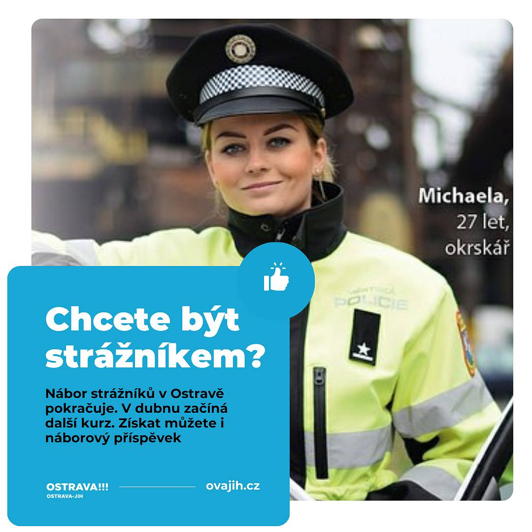 Začátkem roku slavnostní slib do rukou primátora Ostravy Jana Dohnala složilo celkem dvacet jedna nových strážníků. Nábor pokračuje i nadále.
„Ve městě nyní zajišťuje výkon služby 625 strážníků, doplnit chceme dalších 55 strážníků. Při výběrovém řízení mají uchazeči největší potíže při plnění testů fyzické způsobilosti a rovněž při psychotestech. Současně čelíme také významné fluktuaci strážníků do tří let od přijetí do pracovního poměru, neboť nové strážníky nezřídka láká služební poměr u Policie České republiky a jiných složek, nabízejících výsluhové náležitosti. Nicméně naše městská policie má stabilní personální základnu, počet strážníků zajišťujících bezpečnost v Ostravě déle než 20 let je takřka 300,“ vysvětlil Jan Dohnal, primátor města.
MPO nabízí také náborový příspěvek ve výši 60 tisíc korun a řadu dalších peněžních i nepeněžních benefitů. „O nové zájemce máme trvalý zájem. Aktuálně pak běží již sto druhý rekvalifikační kurz, ve kterém se na práci strážníka připravuje jedenáct nových čekatelů,“ dodává ředitel Městské policie Ostrava Miroslav Plaček.
Nástupu strážníka do služby předchází tříměsíční rekvalifikační kurz. Nejbližším termínem začátku nového kurzu je 1. duben 2024. Bližší informace lze nalézt na webových stránkách Městské policie Ostrava www.mpostrava.cz.