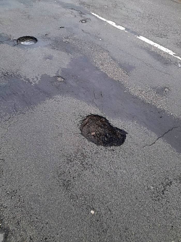 Opraveno studeným asfaltem